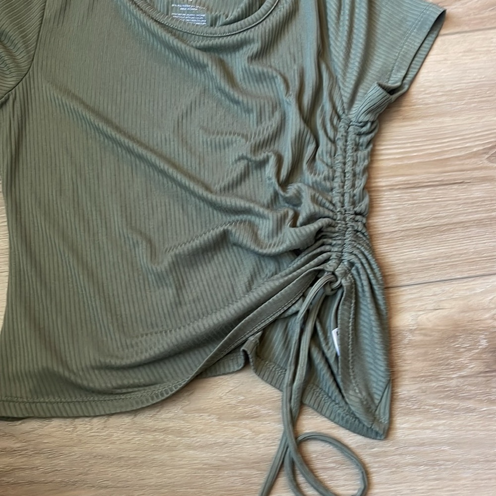 SO Cinch Ribbed Top - Picture 3 of 4
